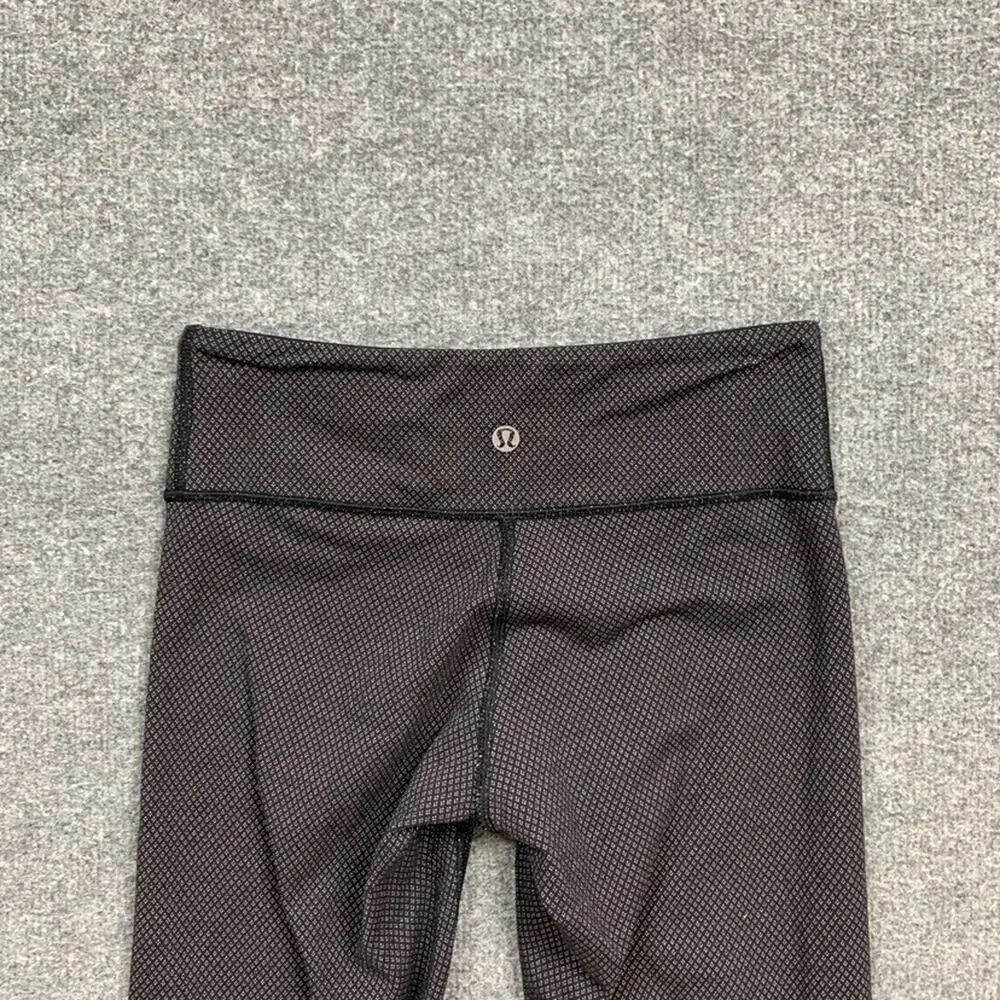 Lululemon Leggings Womens 4 Black White Wunder Under Printed Crop Workout Yoga